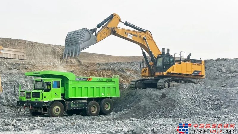山推推土机成都代理商电话背后的行业考量